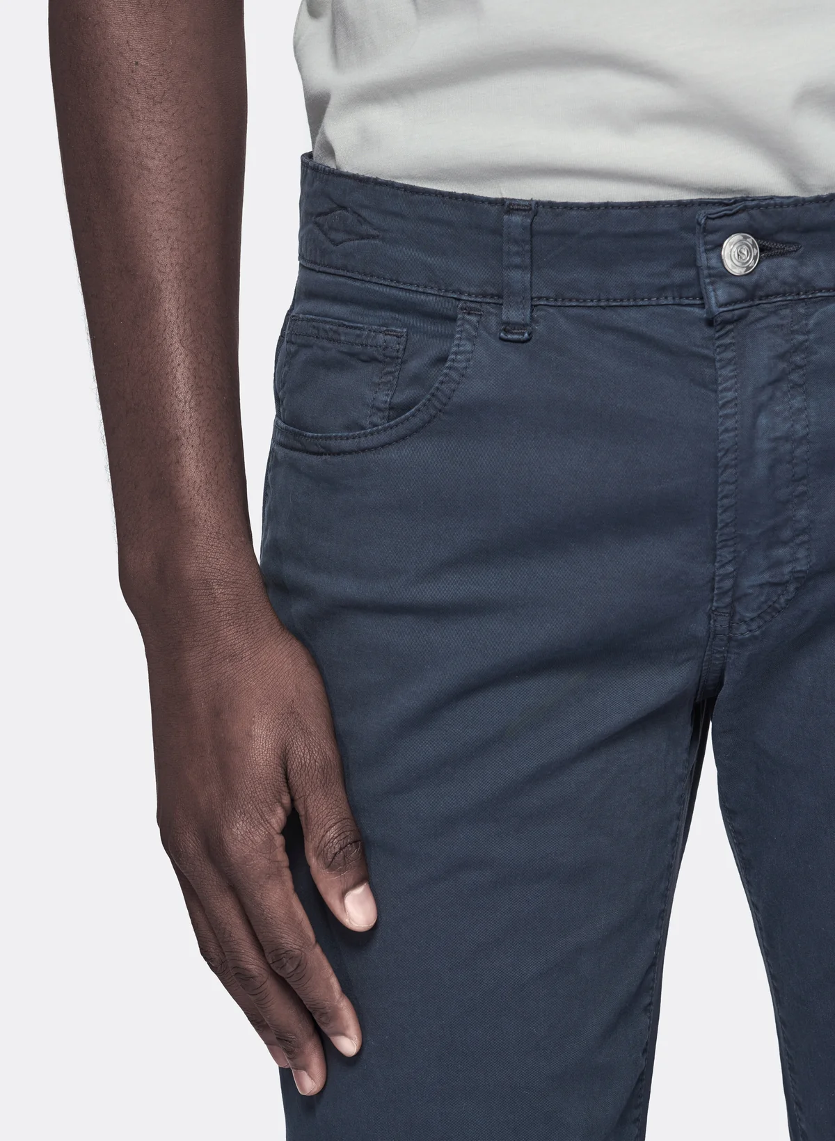 Pantalone cinque tasche in gabardine - Image 2